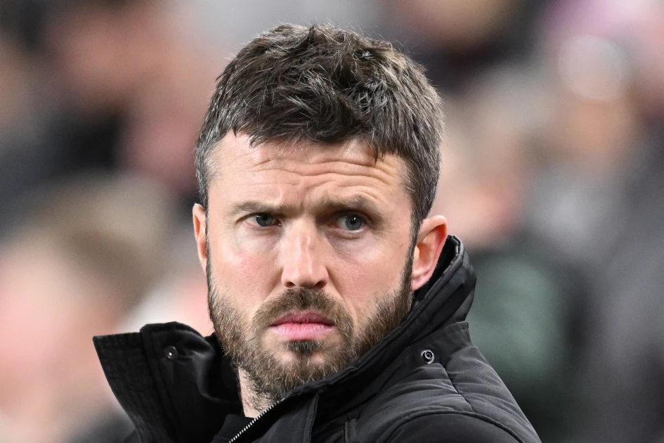 Carrick seeks small steps to get Man Utd back on top