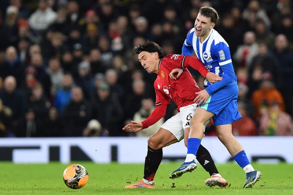 Man Utd's Martinez hits back at Scholes after height jibes