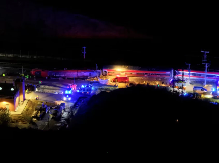 Two high-speed trains collide in Spain, 21 people killed