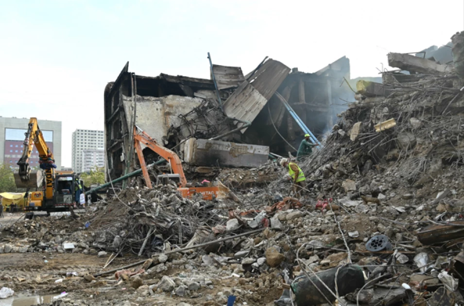 Death toll in Pakistan mall fire hits 55: Karachi govt