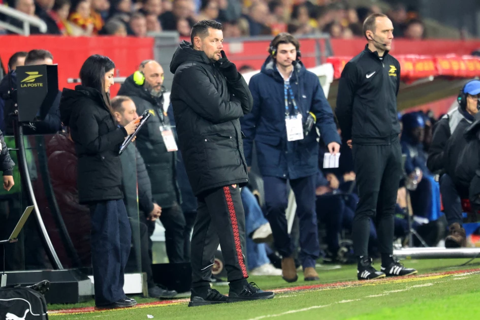 Ligue 1 leaders Lens still waiting for PSG title charge