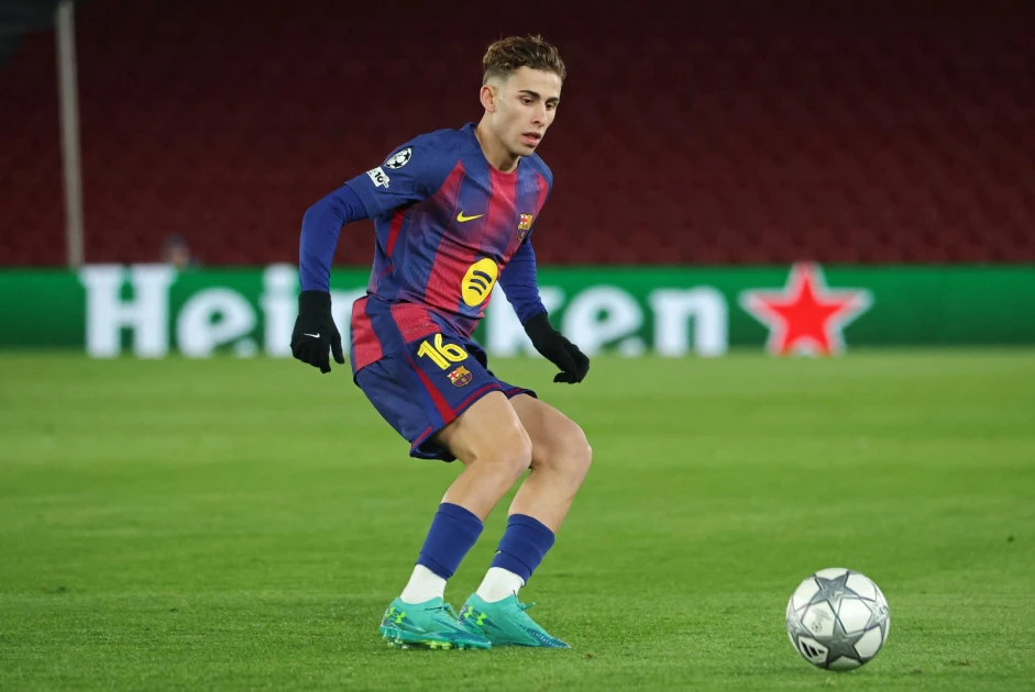 Barcelona midfielder Lopez agrees contract extension