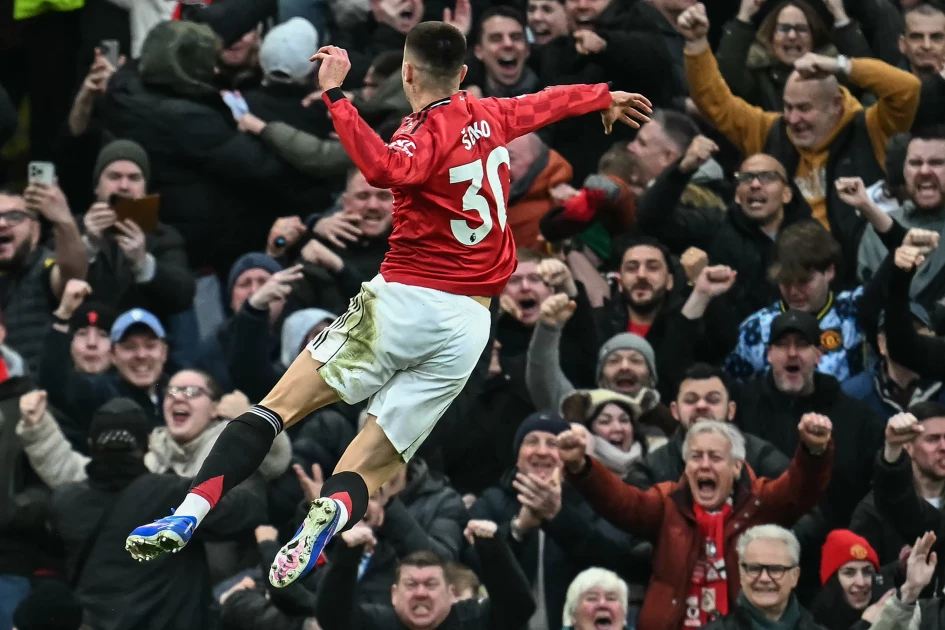 Man Utd strike late as Carrick extends perfect start in Fulham thriller
