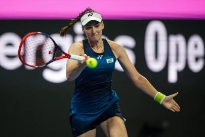 Swiatek, Rybakina fight back to reach Qatar Open quarter-finals