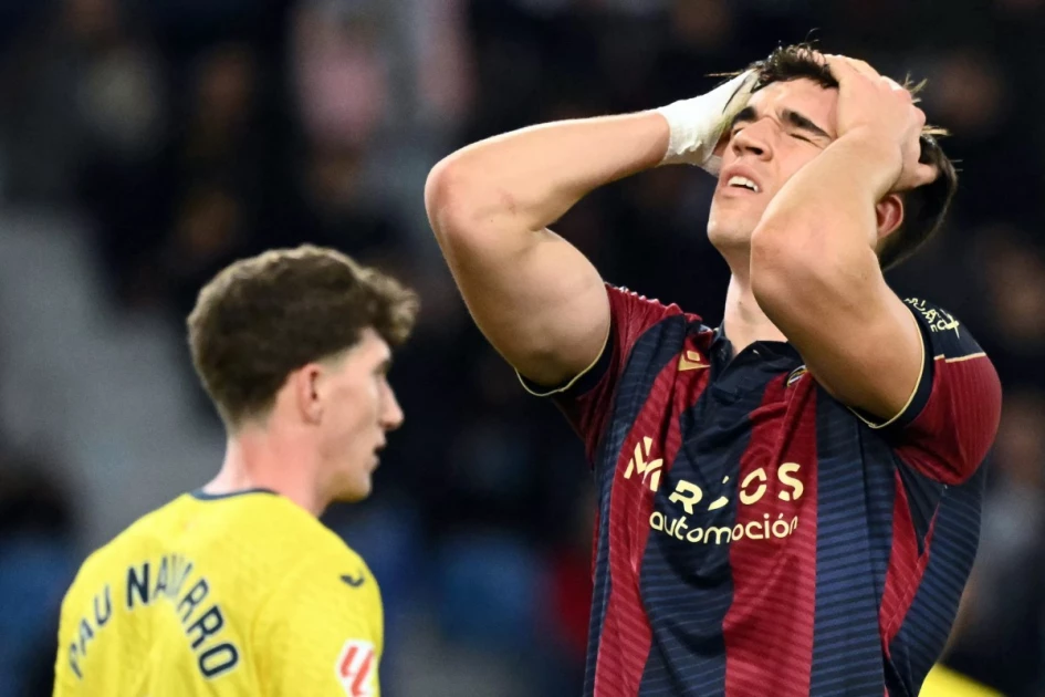 Flick tells Barca stars to feel 'responsibility' for dip