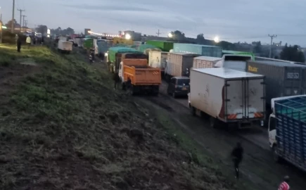 Motorists spend night on Nairobi-Nakuru highway after traffic snarl-up at Gilgil