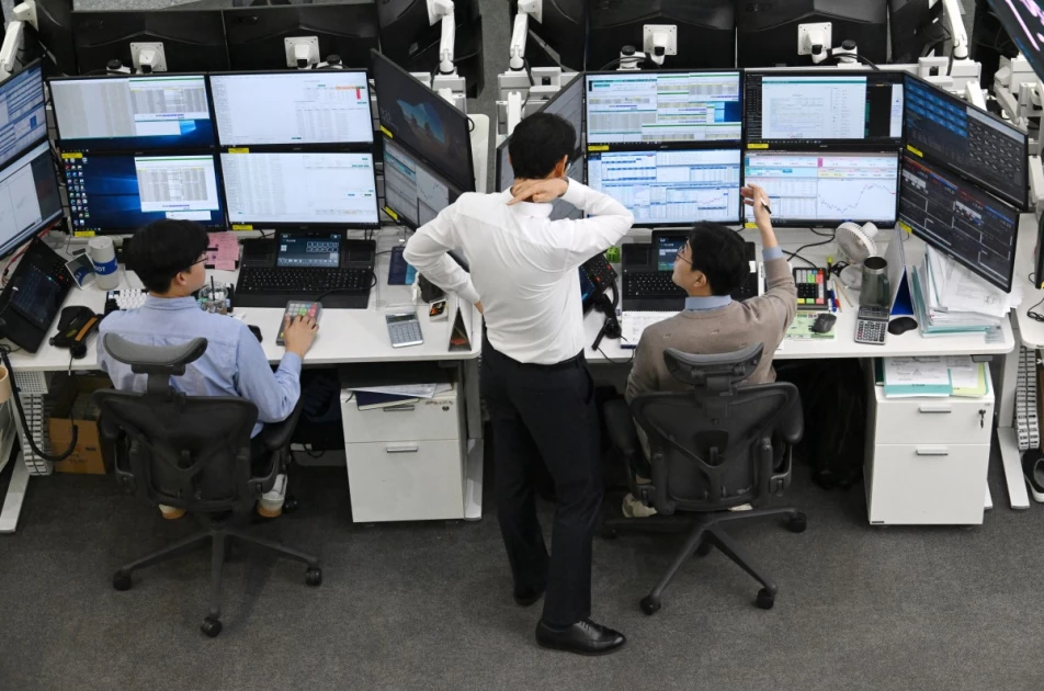 Oil extends gains and stocks drop as Iran conflict spreads