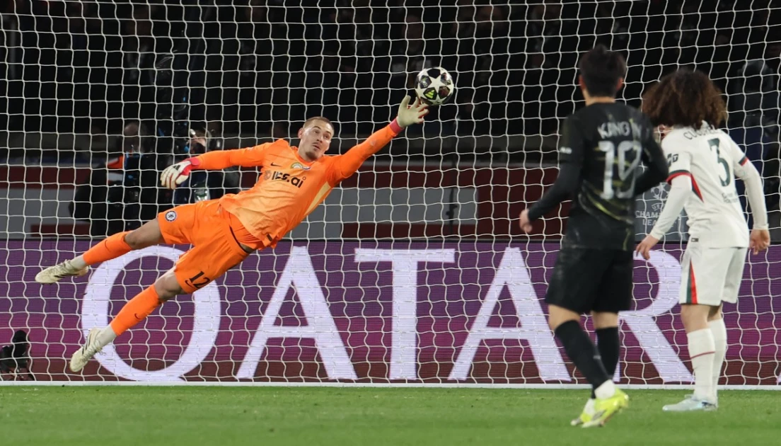 Chelsea's Rosenior defends Jorgensen after PSG rout