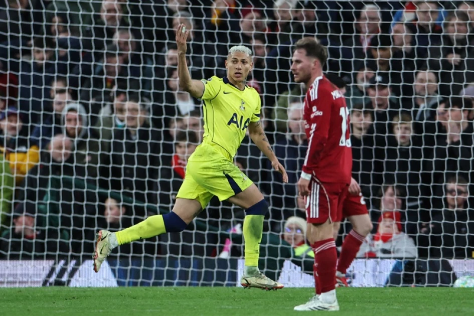 Spurs strike late to stun Liverpool, end losing streak