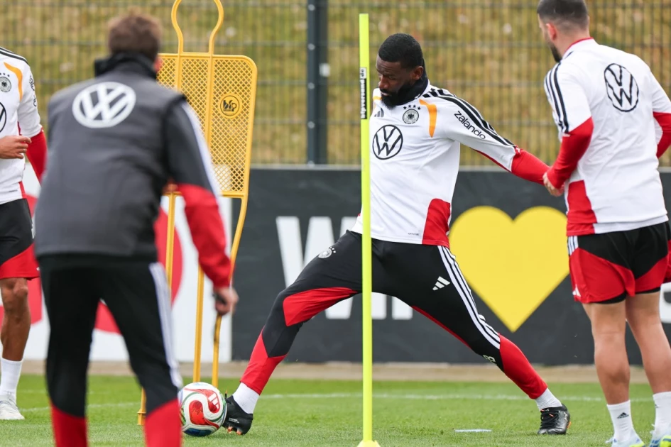 Germany bank on team spirit to end World Cup woes