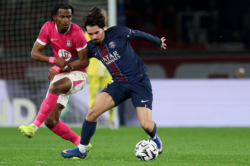 PSG wary of wounded Liverpool ahead of European showdown