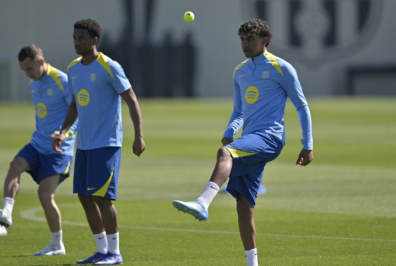 Barca's Flick to defend 'emotional' teen Yamal against criticism