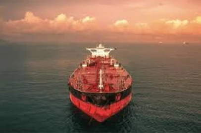 Pirates hijack oil tanker off the coast of Somalia