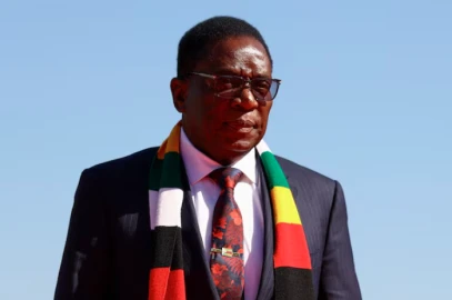 Zimbabwe lawmakers back legislation extending president's time in power