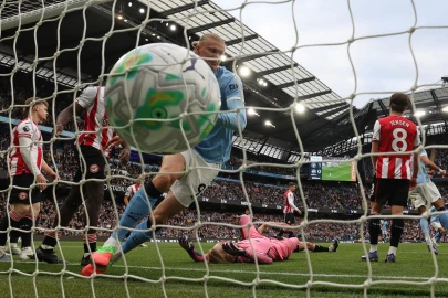 Man City keep title race alive, Liverpool frustrated by Chelsea