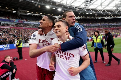 Arsenal scent Premier League glory
