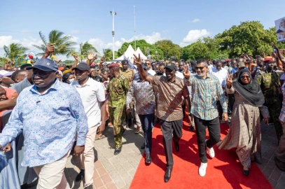 Ruto issues 33K title deeds to Coast residents, promises 200K more in 90 days 