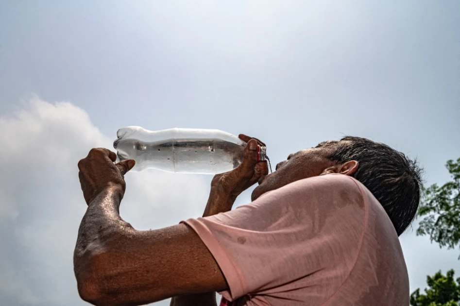 Heatstroke kills 16 in India as temperatures climb