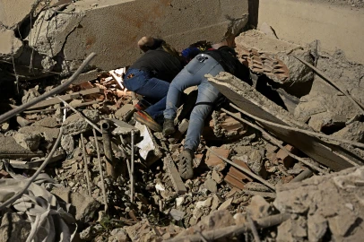 Venezuela declares state of emergency after powerful twin quakes