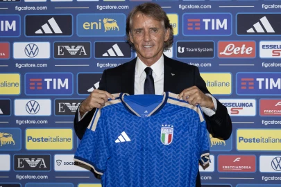 Mancini's Italy facing battle to 'win back' dispirited fans