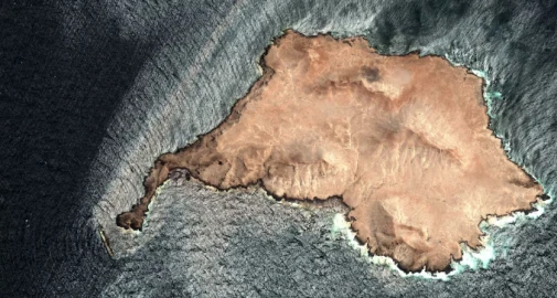 Oman says grounded tanker oil spill covers 400 square km