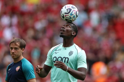Pogba suffers new injury, raising doubts over future