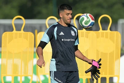 Man City sign Argentina goalkeeper Rulli from Marseille