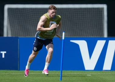 Manchester City's Anderson eager to repay record fee with silverware