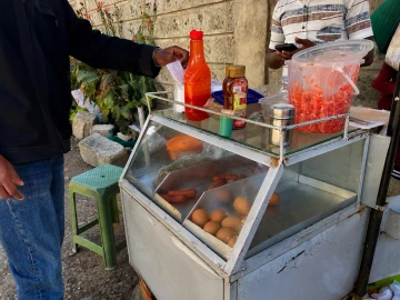 Nairobi's youth turn to street vending to make a living