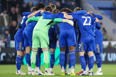 Leicester's Thai owners put troubled club up for sale: reports