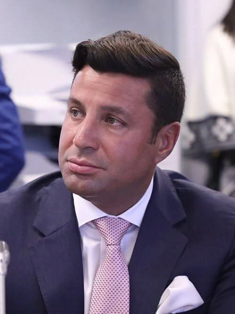Ecuador's Intelligence Chief, Six Others Die in Tragic Kenya Safari Helicopter Crash