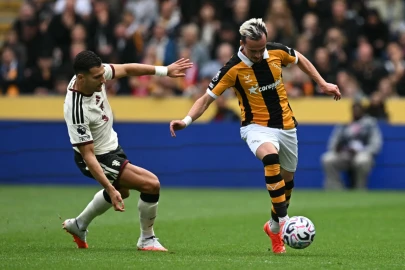 Man Utd humiliated by Hull in dismal start to Premier League season
