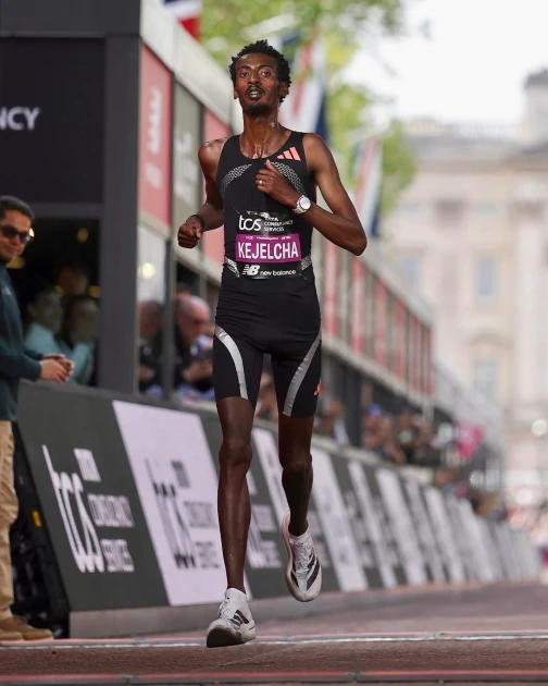 Kejelcha smashes half-marathon world record in Buenos Aires