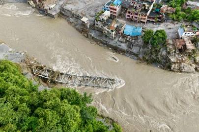 Grisly search for missing as Nepal morgues overflow, burials begin