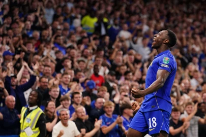 Welbeck scores first Chelsea goal in League Cup win over Luton