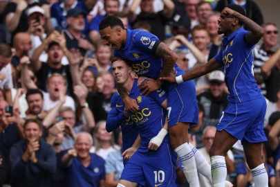 Chelsea beat Brighton in seven-goal thriller to extend Alonso's perfect start