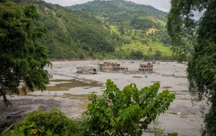 Nepal rescuers focus on 900 hydropower workers, 121 could be trapped in tunnels, officials say