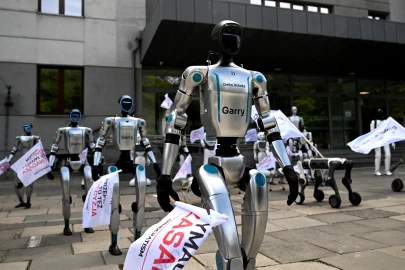 Robots protest rampant AI in Poland