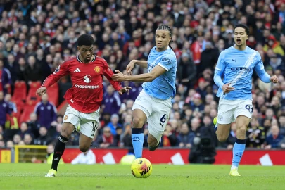 United boss Carrick dismisses Anderson's 'kings of Manchester' jibe