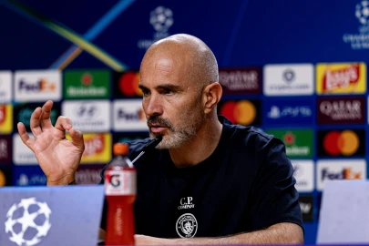 Maresca says spotlight not on him ahead of Manchester derby