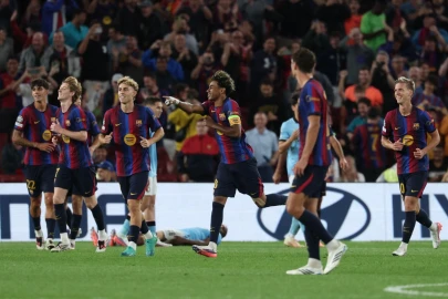 Flick warns Barca stars to keep focus after perfect start