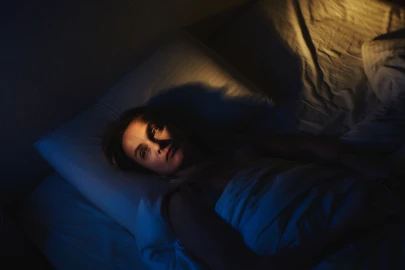 Sleeping with the lights on linked to early signs of heart damage