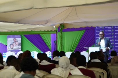 Enwealth Foundation awards scholarships to 412 students