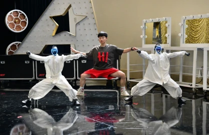China's robot dancers limber up for America's Got Talent final