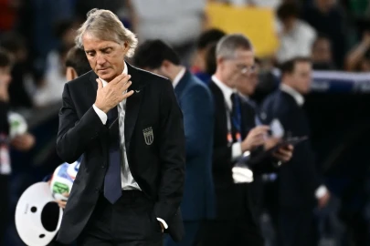 Mancini finds positives in Italy loss, accepts fans' jeers
