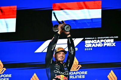 Verstappen wins Singapore Grand Prix for first time