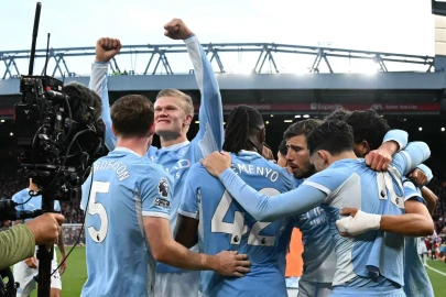 Premier League in limbo as Manchester City soar