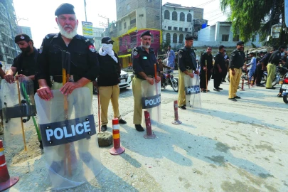 School roof collapse kills teacher, 16 children in NW Pakistan