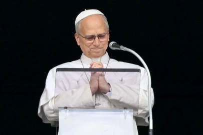 Pope addresses crowd in Vatican after cancer surgery