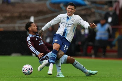 Man City beaten by Aston Villa to end perfect start
